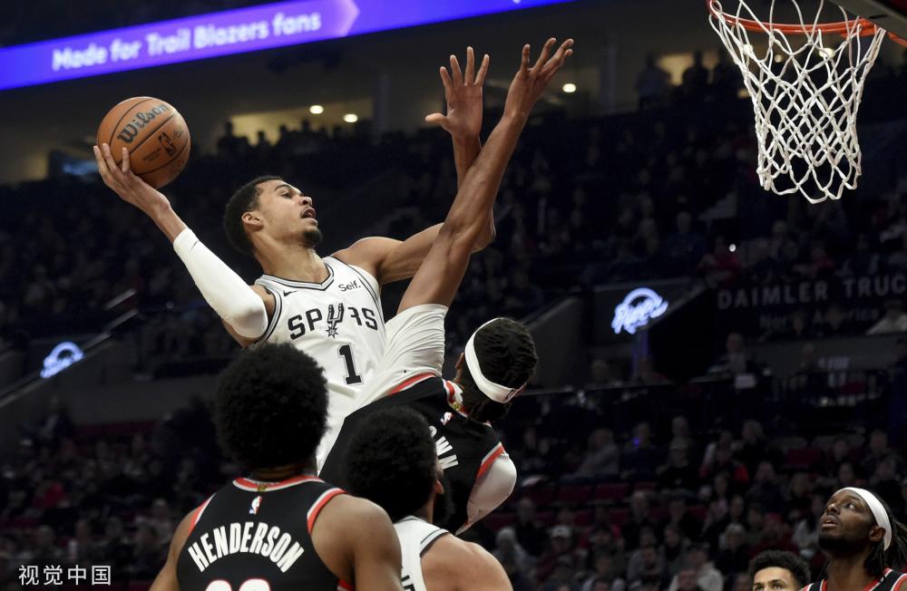 在琼斯的助 在琼斯的助